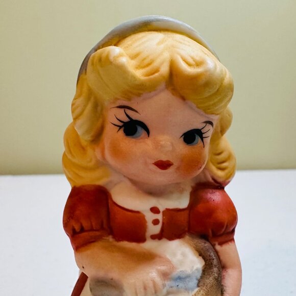 Vintage Ceramic Girl Figurine Washing Laundry With Cat Vintage Bell Figurine - Picture 2 of 10